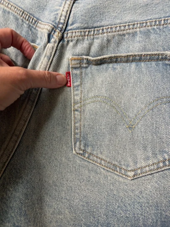 Levi’s 501 Shorts - Picture 8 of 9